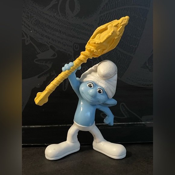 2011 McDonalds The Smurfs Clumsy Smurf figure - Picture 1 of 5